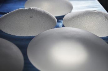 Discover key findings from a 2024 German Medical Science study on Breast Implant Illness (BII) and why patients increasingly seek telehealth second opinions for symptom relief.