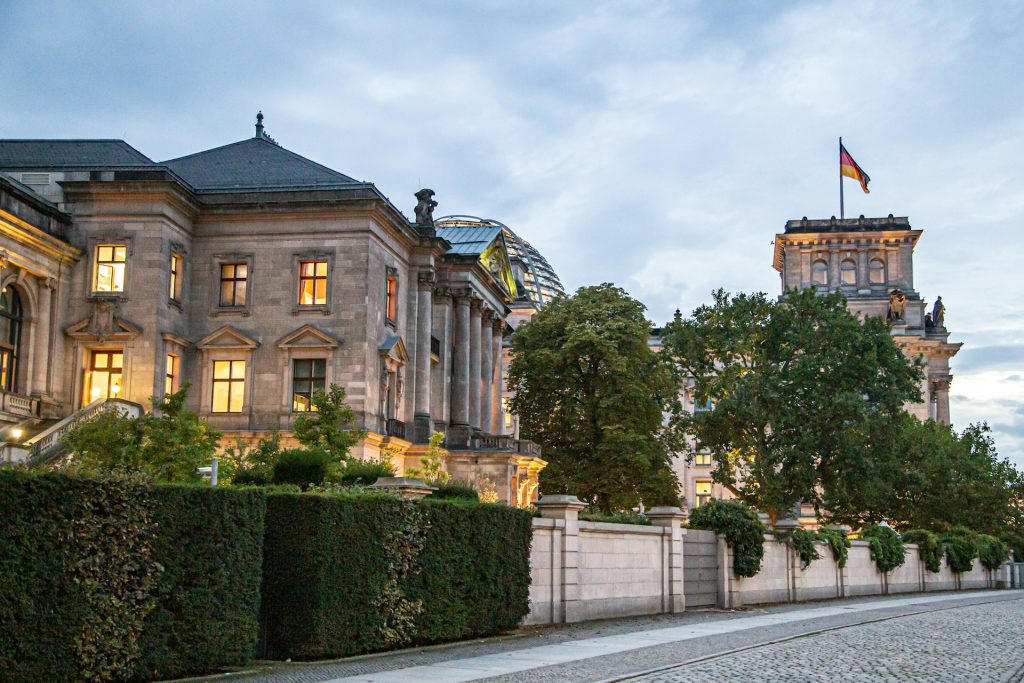 Cancer trends: rising worldwide, declining mortality in Germany