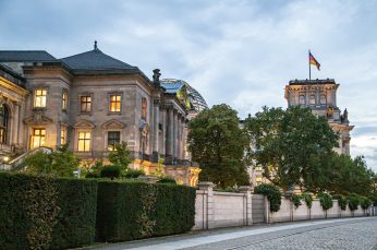 Cancer trends: rising worldwide, declining mortality in Germany